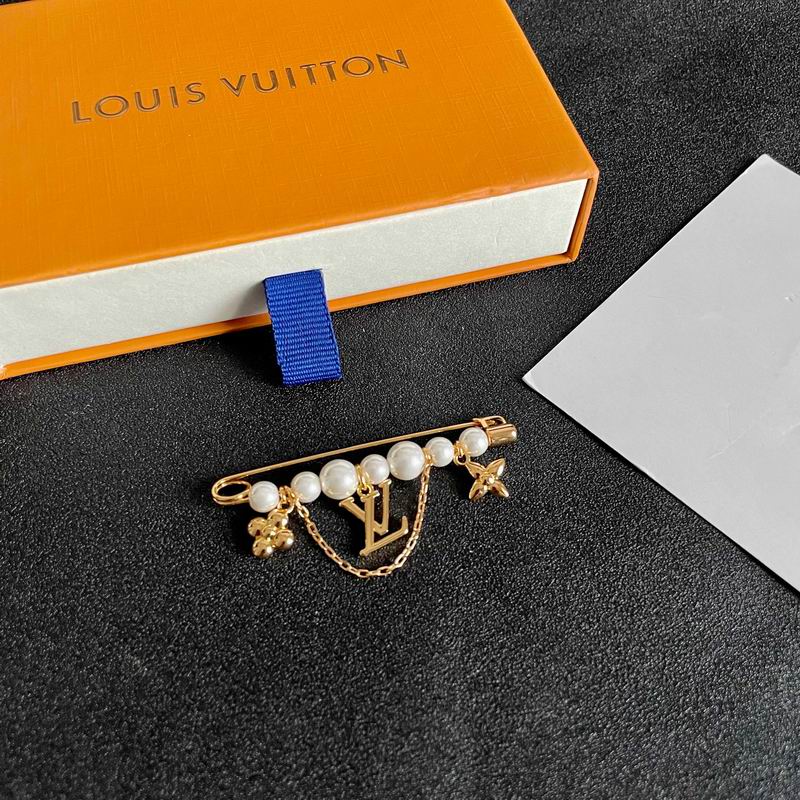 LV Brooch 11yxx10
